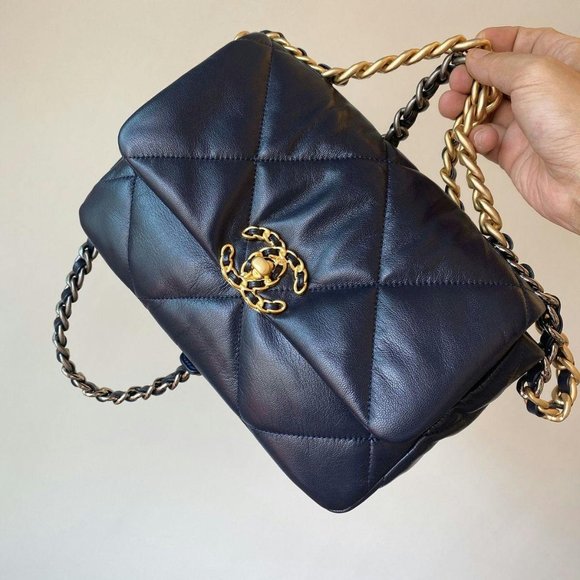 Chanel 19 small lambskin bag - Picture 7 of 8